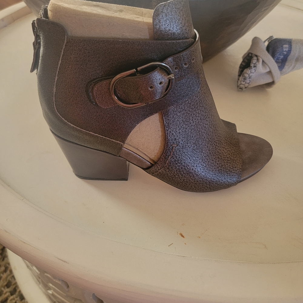 Booties Black and Bronze - Picture 6 of 7